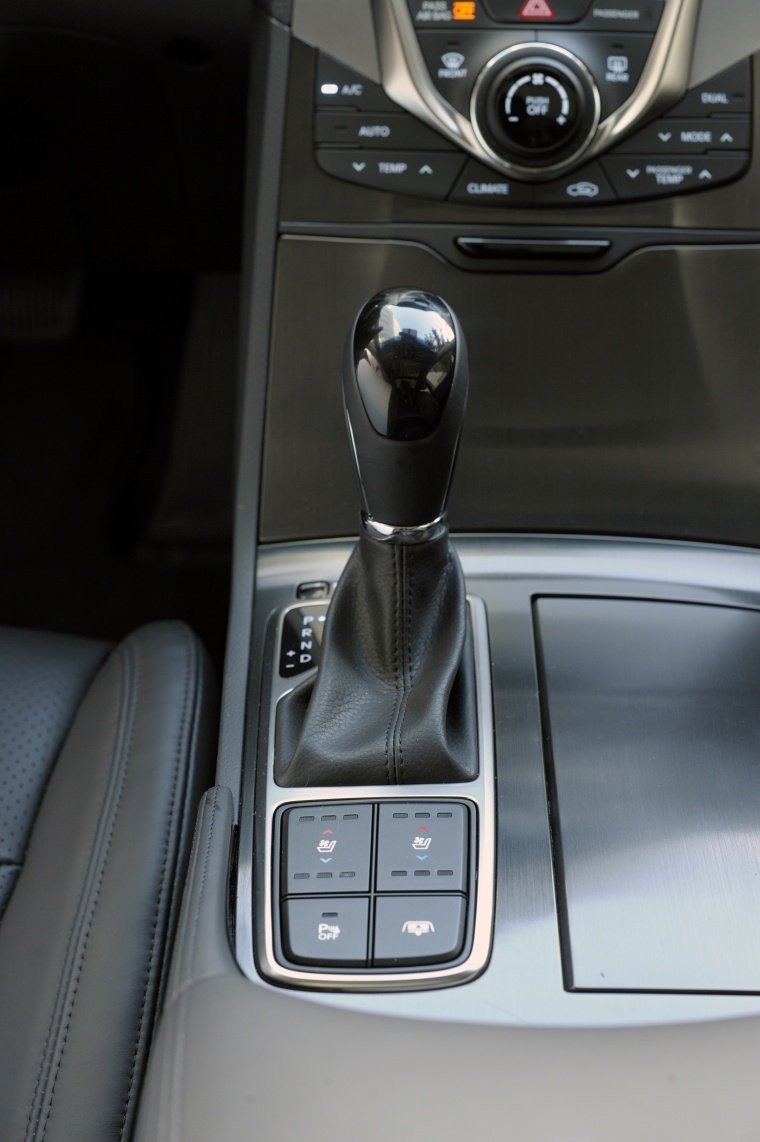 2013 Hyundai Azera Gear Lever Picture