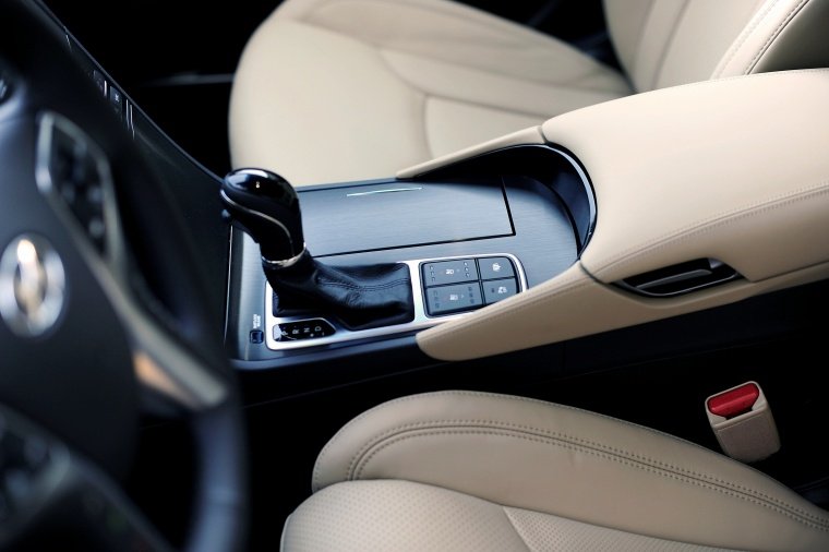 2015 Hyundai Azera Limited Center Stack Picture