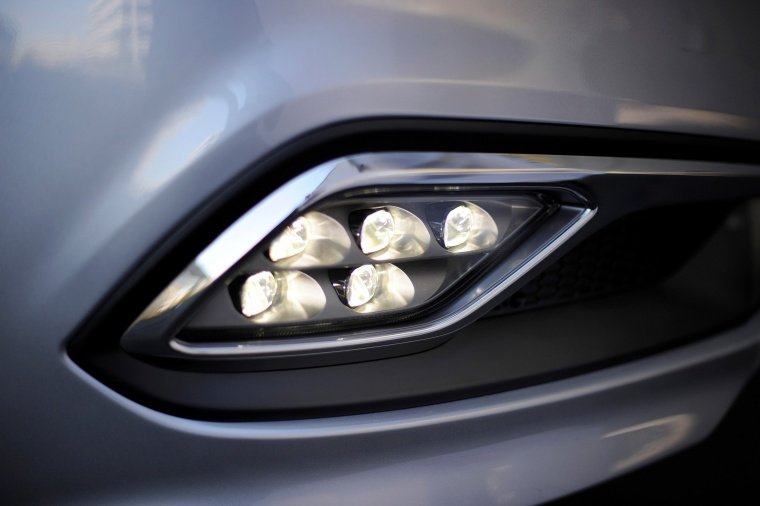 2016 Hyundai Azera Limited Fog Lights Picture