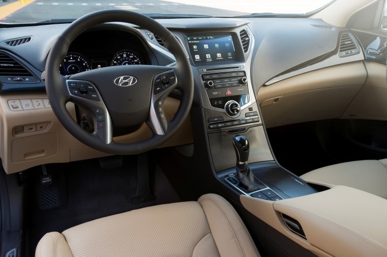 2016 Hyundai Azera Limited Cockpit Picture