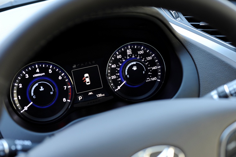 2016 Hyundai Azera Limited Gauges Picture