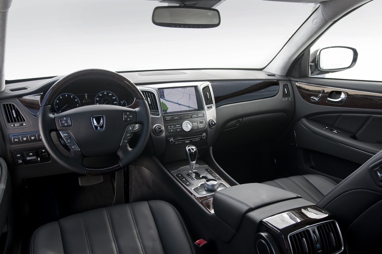 2012 Hyundai Equus Cockpit Picture