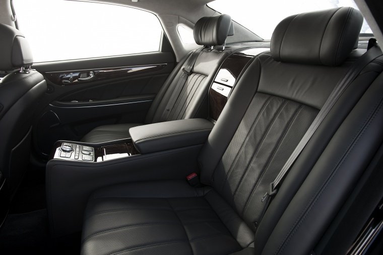 2013 Hyundai Equus Rear Seats Picture
