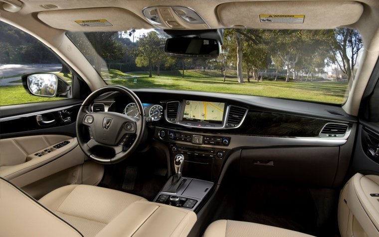 2014 Hyundai Equus Sedan Cockpit Picture