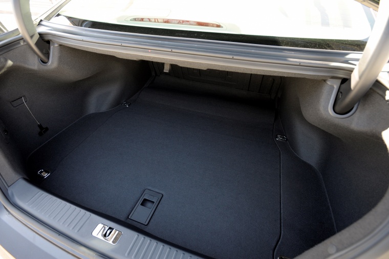 2015 Hyundai Equus Sedan Trunk Picture