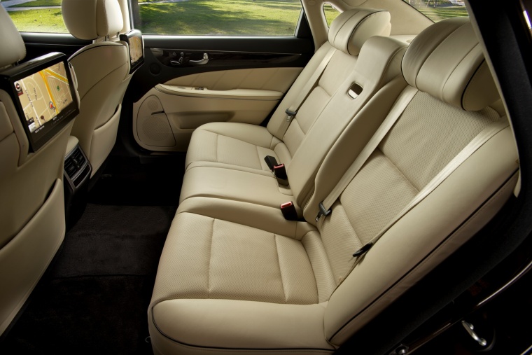 2016 Hyundai Equus Sedan Rear Seats Picture