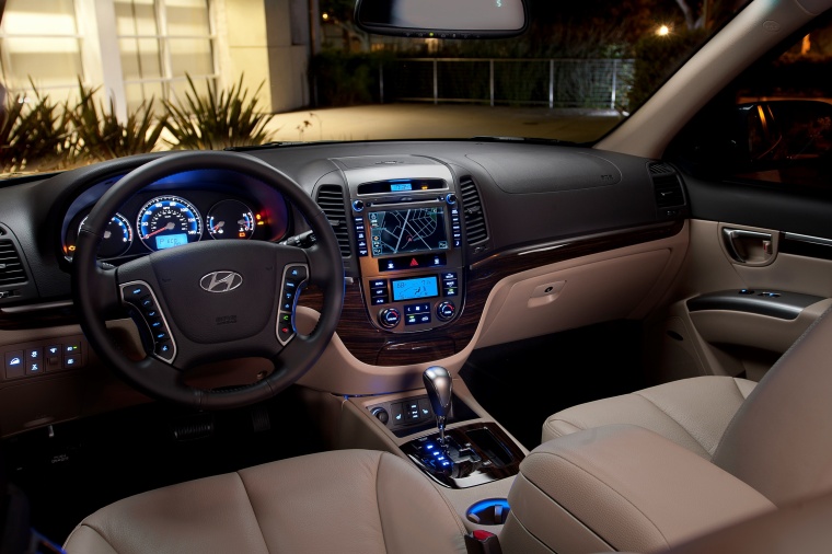 2012 Hyundai Santa Fe Cockpit Picture