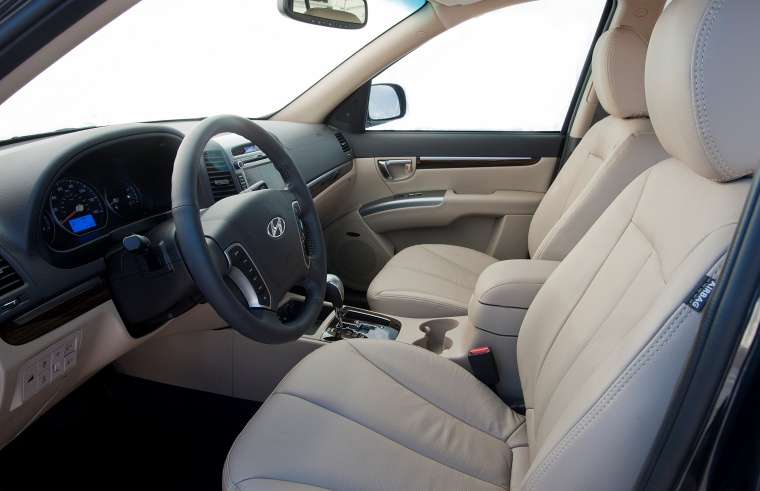 2012 Hyundai Santa Fe Front Seats Picture