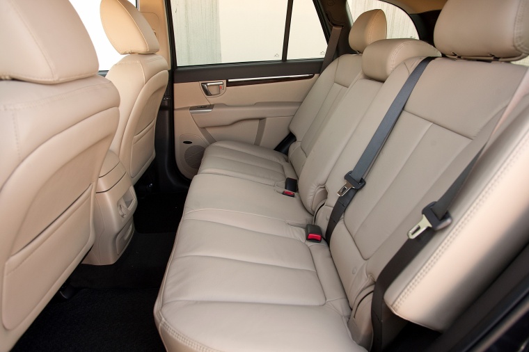 2012 Hyundai Santa Fe Rear Seats Picture