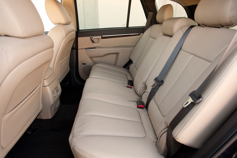 2012 Hyundai Santa Fe Rear Seats Picture