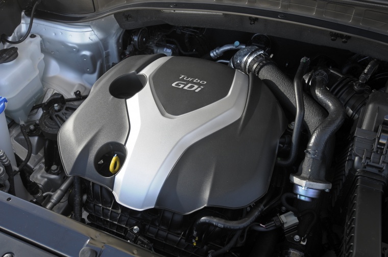 2014 Hyundai Santa Fe Sport 2.0-liter turbocharged 4-cylinder Engine Picture