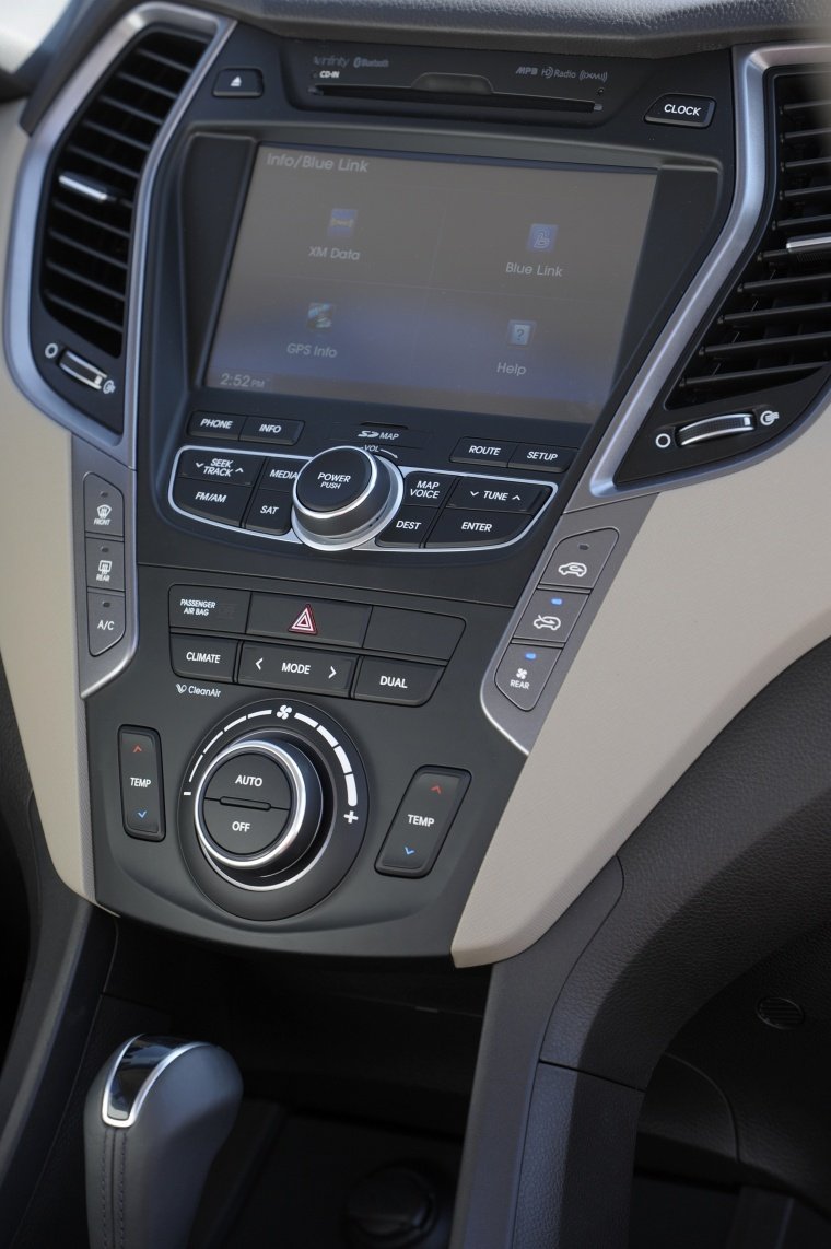 2015 Hyundai Santa Fe Center Stack Picture