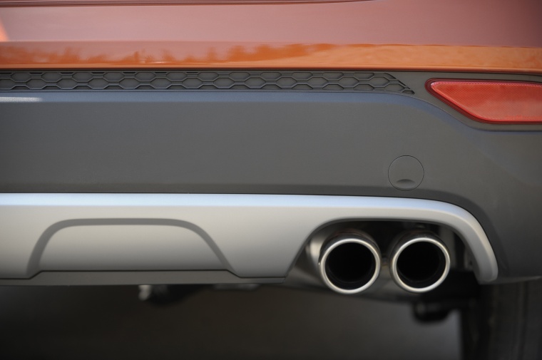 2015 Hyundai Santa Fe Sport Exhaust Picture