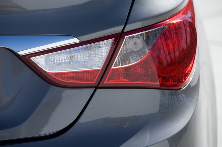 2011 Hyundai Sonata Tail Light Picture