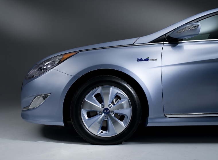 2011 Hyundai Sonata Hybrid Rim Picture