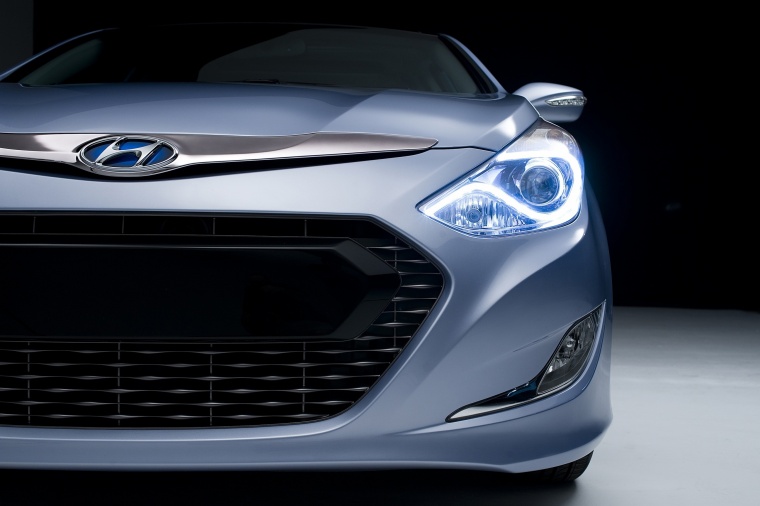 2014 Hyundai Sonata Hybrid Headlight Picture