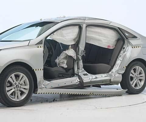 2014 Hyundai Sonata Sedan IIHS Side Impact Crash Test Picture