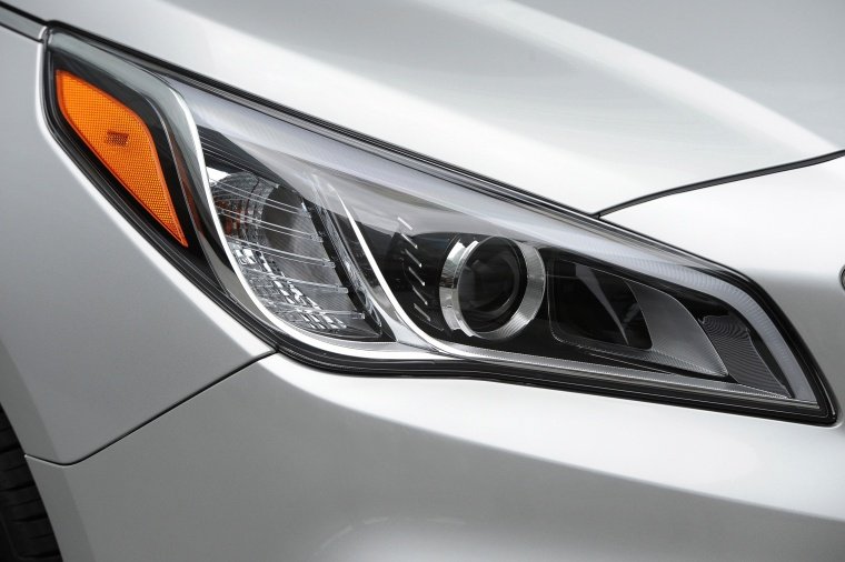 2015 Hyundai Sonata Sport 2.0T Headlight Picture