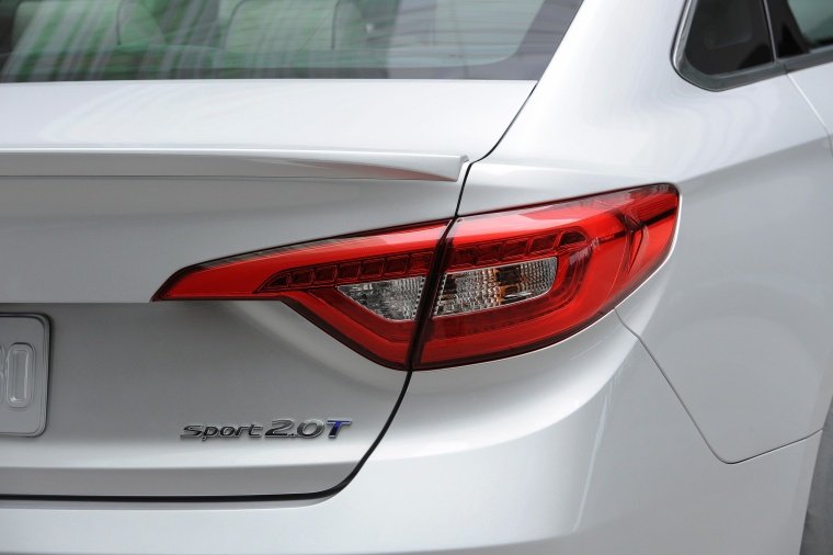 2015 Hyundai Sonata Sport 2.0T Tail Light Picture