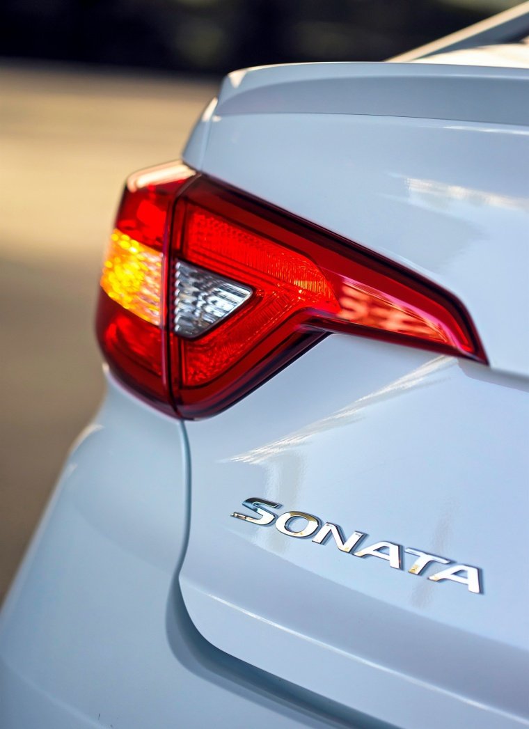 2015 Hyundai Sonata ECO Tail Light Picture