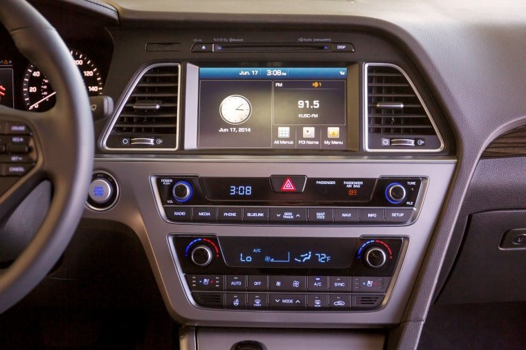 2015 Hyundai Sonata Limited Center Stack Picture