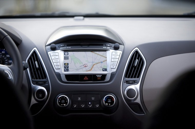 2013 Hyundai Tucson Center Stack Picture