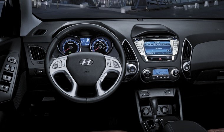 2013 Hyundai Tucson Limited AWD Cockpit Picture