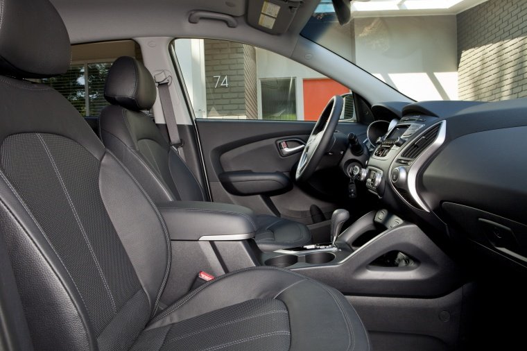 2013 Hyundai Tucson Limited AWD Front Seats Picture