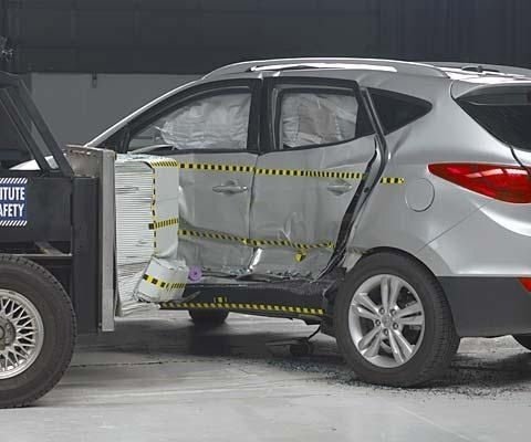 2013 Hyundai Tucson IIHS Side Impact Crash Test Picture