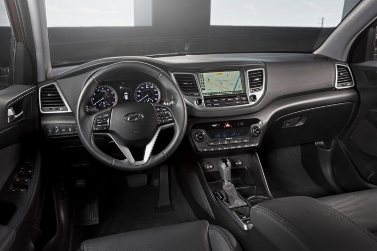 2016 Hyundai Tucson Limited 1.6T AWD Cockpit Picture