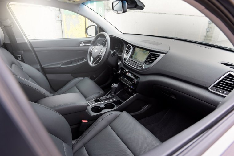 2016 Hyundai Tucson Limited 1.6T Front Seats Picture