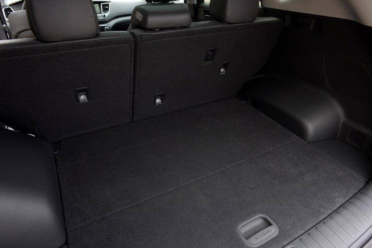2016 Hyundai Tucson Limited 1.6T Trunk Picture