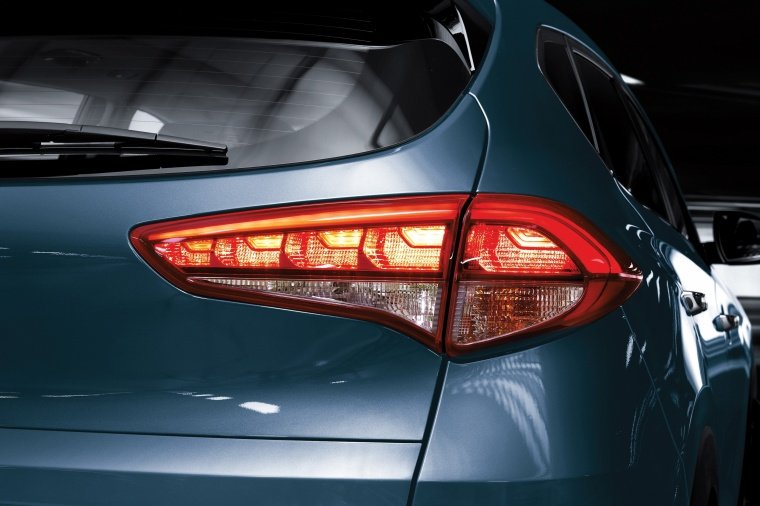 2016 Hyundai Tucson Limited 1.6T AWD Tail Light Picture