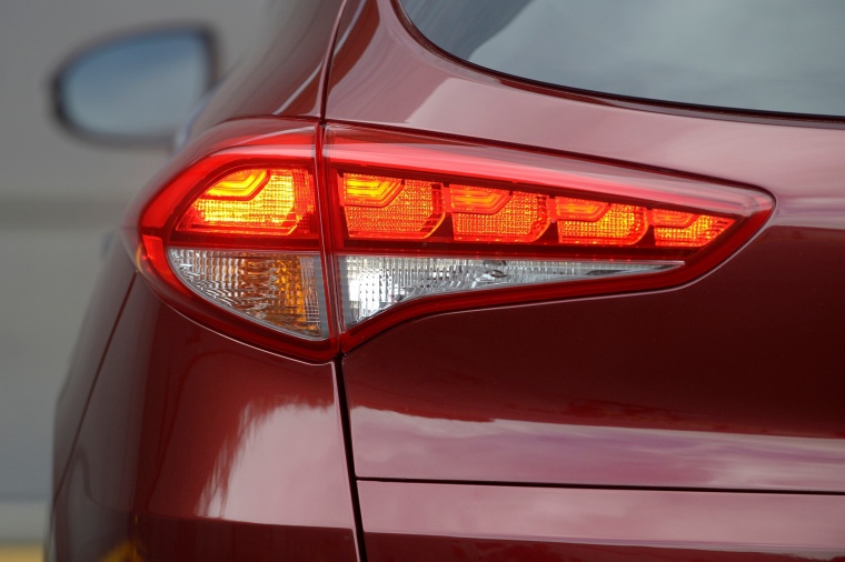 2016 Hyundai Tucson Limited 1.6T AWD Tail Light Picture