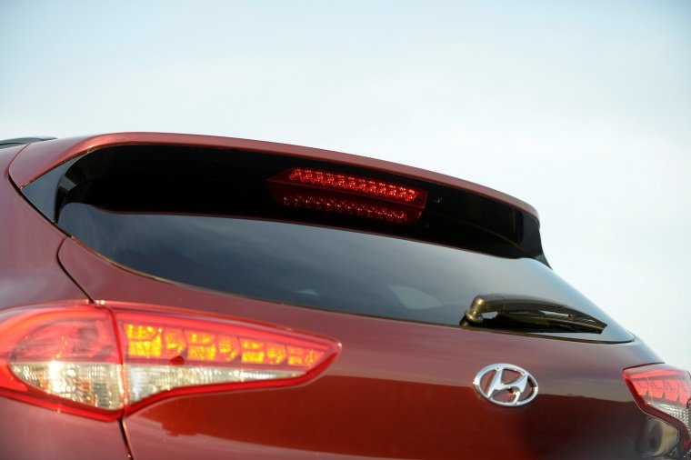 2017 Hyundai Tucson Limited 1.6T AWD Rear Spoiler Picture