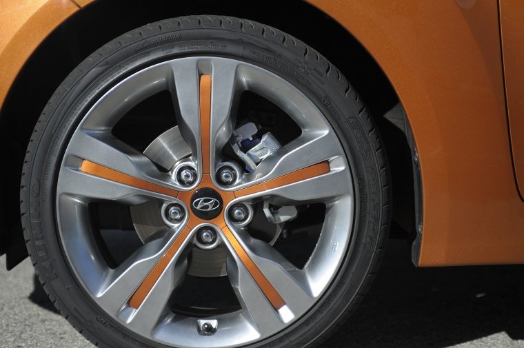 2012 Hyundai Veloster Rim Picture