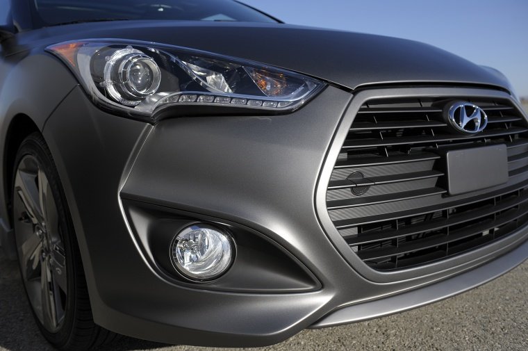 2013 Hyundai Veloster Turbo Headlight Picture