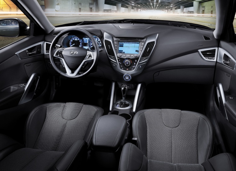 2015 Hyundai Veloster Cockpit Picture