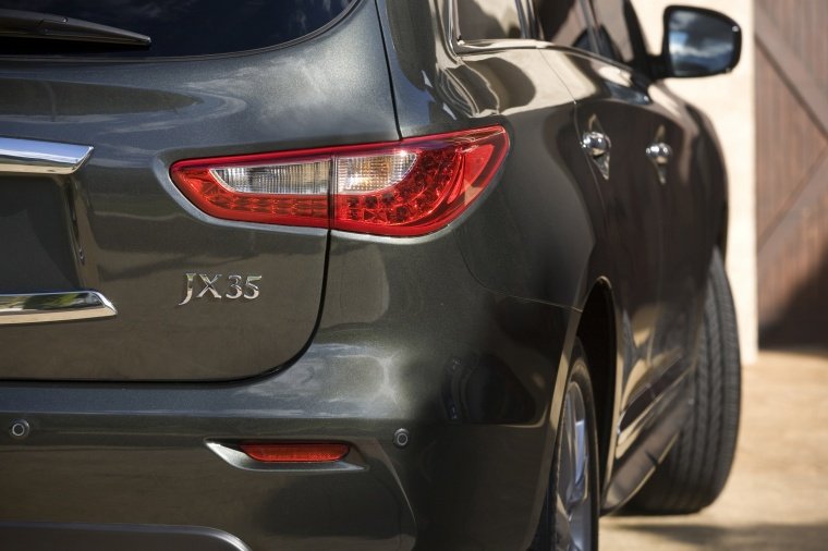 2013 Infiniti JX35 Tail Light Picture