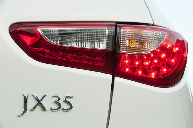 2013 Infiniti JX35 Tail Light Picture