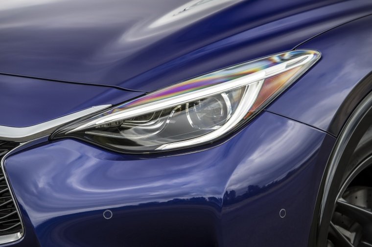 2018 Infiniti QX30S Headlight Picture