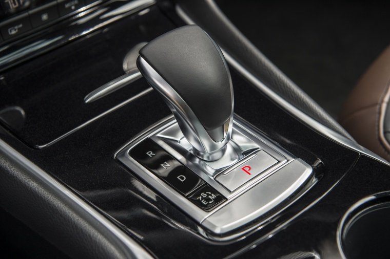 2019 Infiniti QX30 AWD Gear Lever Picture