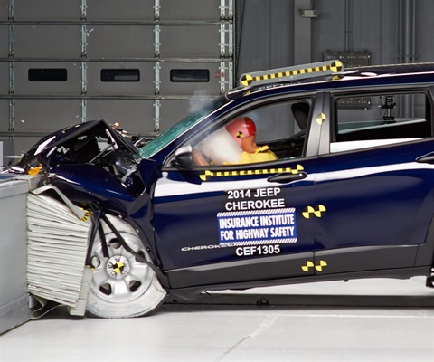 2014 Jeep Cherokee IIHS Frontal Impact Crash Test Picture