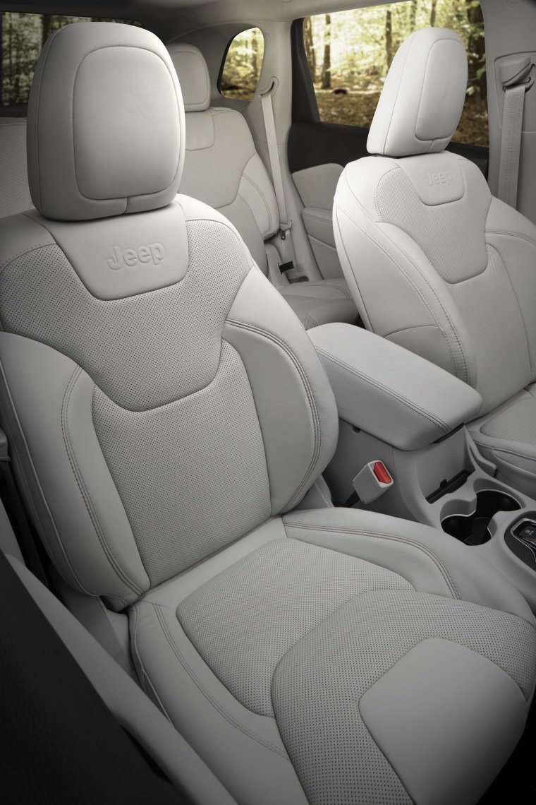 2019 Jeep Cherokee Limited 4WD Front Seats Picture