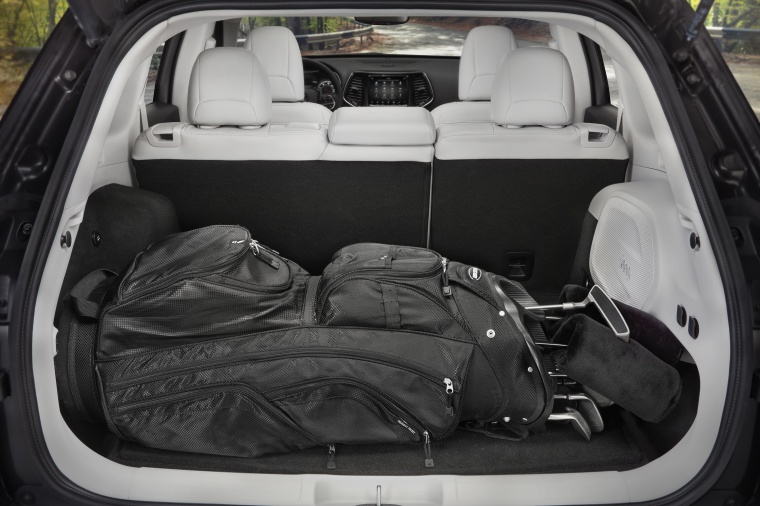 2019 Jeep Cheroke Limited 4WDe Trunk Picture