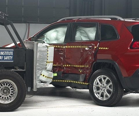 2019 Jeep Cherokee IIHS Side Impact Crash Test Picture