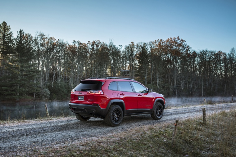 2020 Jeep Cherokee Trailhawk 4WD Picture