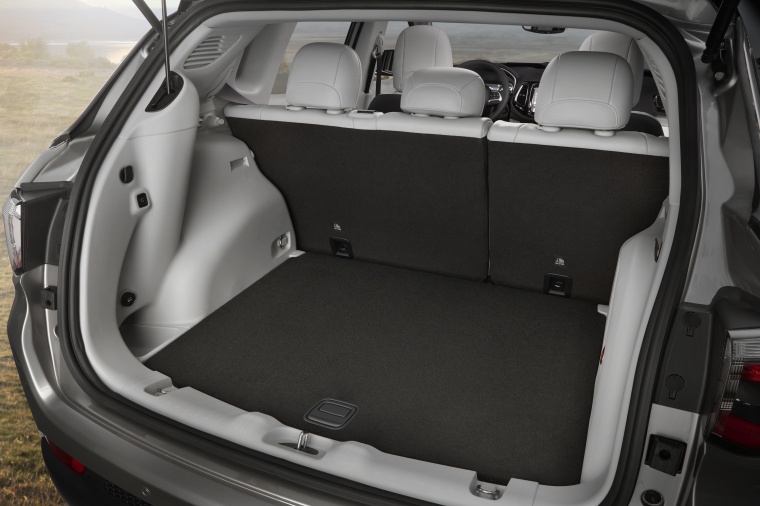 2018 Jeep Compass Limited 4WD Trunk Picture