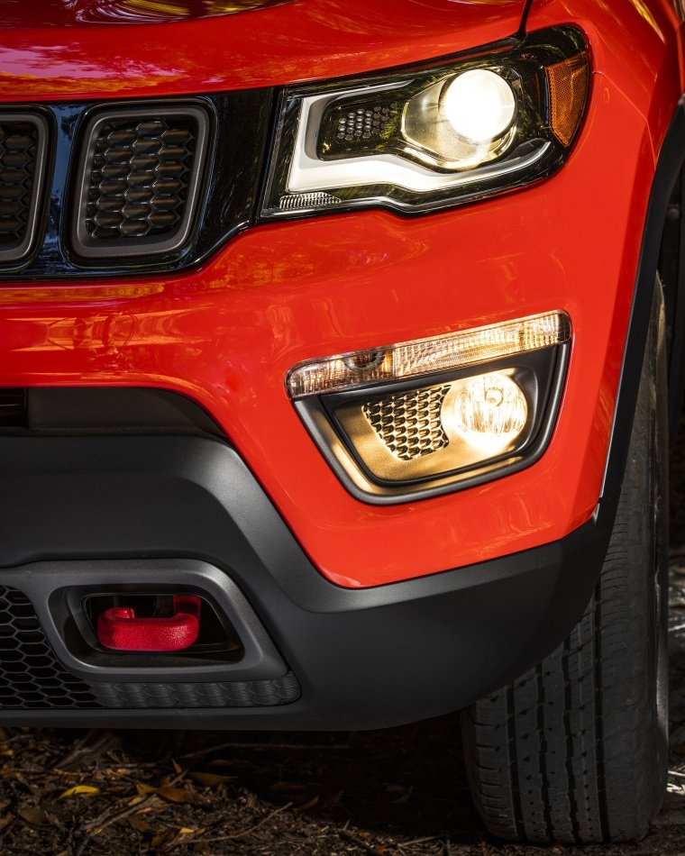 2018 Jeep Compass Trailhawk 4WD Headlight Picture
