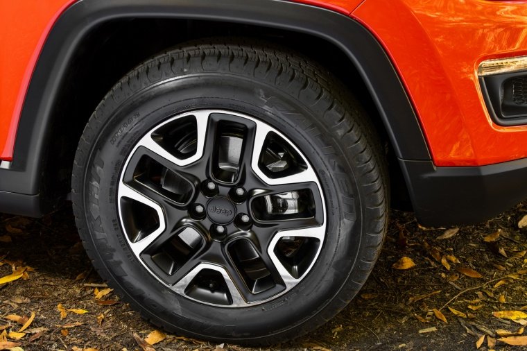 2018 Jeep Compass Trailhawk 4WD Rim Picture